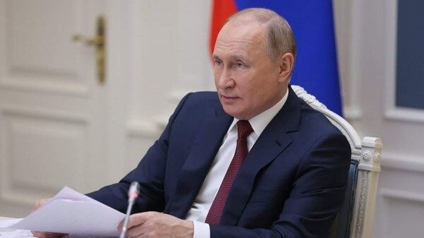 Путин поручил подготовить российский рынок к переходу на расчеты в нацвалютах0