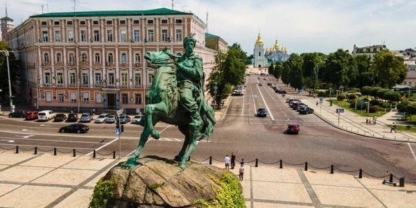 Украина-Киев-памятник-Богдан-Хмельницкий