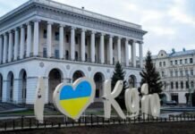 Посол Израиля снова поднял флаг страны в Киеве: подробности. Посольство Израиля было символически заново открыто. Израильский информационно-аналитический сайт. Последние новости Израиля и мира, новости онлайн detaly.co.il