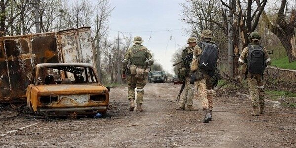 Сводка: бои под Изюмом, у острова Змеиный уничтожены два военных катера РФ0