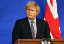 Борис Джонсон сегодня должен пройти вотум доверия. Джонсона призывают уйти в отставку из-за многочисленных вечеринок, которые проходили в его концелярии в разгар эпидемии коронавируса и карантинных ограничений. Израильский информационно-аналитический сайт. Последние новости Израиля и мира, новости онлайн detaly.co.il