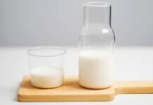 Почему болит живот после молочных продуктов, и что с этим делать?