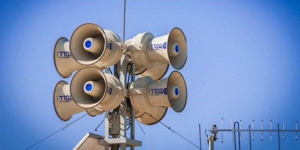 Подозрение: ложное срабатывание сирены воздушной тревоги в Иерусалиме - хакерская атака. Национальное управление кибербезопасности в срочном порядке поручило местным властям принять оперативные меры по защите компьютерных систем громкой связи. Израильский информационно-аналитический сайт. Последние новости Израиля и мира, новости онлайн detaly.co.il0