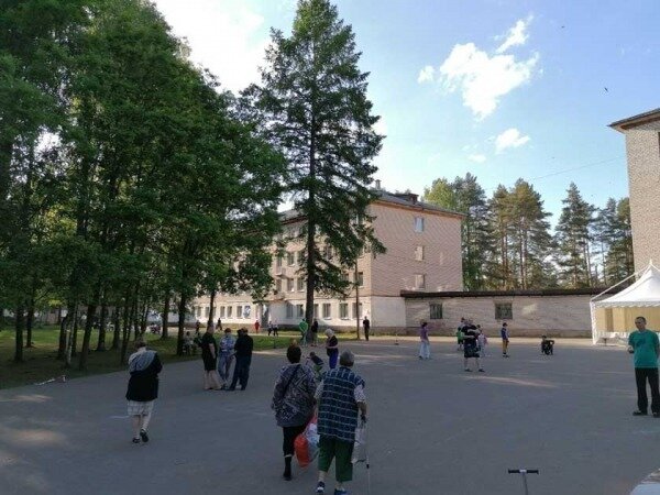 Родители говорят детям: «Это просто путешествие…» О судьбах украинцев, увезенных в Россию. За время войны из Украины вывезено огромное количество людей. Это нельзя назвать их «добровольным бегством»: когда «гуманитарный коридор» из какого-либо российского города открывается только в направлении России и выбор – или уехать туда, или остаться под оккупацией, или попытаться прорваться через линию фронта к своим, это свободным выбором не назовешь. Израильский информационно-аналитический сайт. Последние новости Израиля и мира, новости онлайн detaly.co.il1