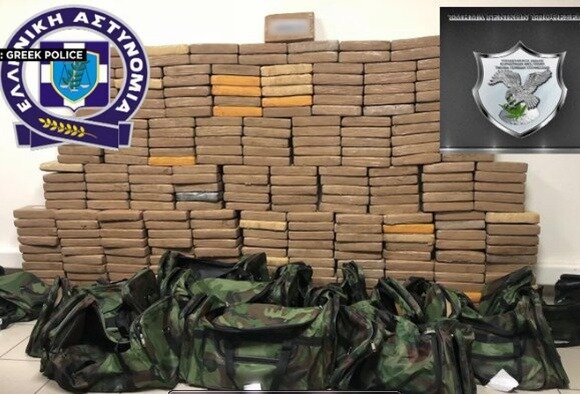 В Грецию ввезли кокаин в контейнерах с бананами 0
