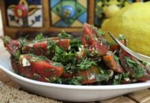 Закуска из быстро маринованных томатов