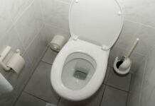 В Челябинской области детей в детсаду заставили чистить унитазы