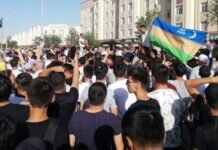 Парламент Узбекистана одобрил указ президента о введении режима ЧП в Каракалпакии