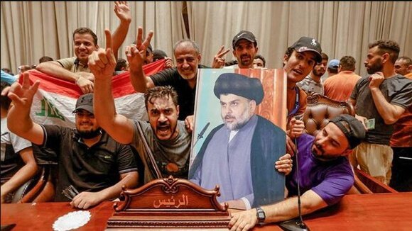 Протесты в Ираке: толпа садристов ворвалась в парламент 0