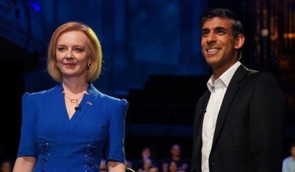 Теледебаты кандидатов на пост премьера Британии внезапно прервались грохотом 0