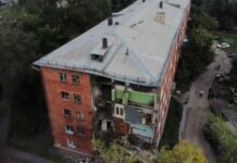 Глава регионального главка МЧС отправился на место обрушения в Омске