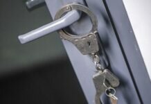 Суд дал 1,5 года колонии уральцу, зарезавшему ребенка на руках у матери