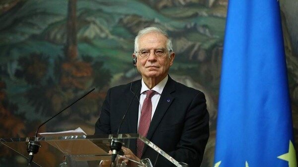 Боррель выступил за сохранение контактов людей в ЕС и России0