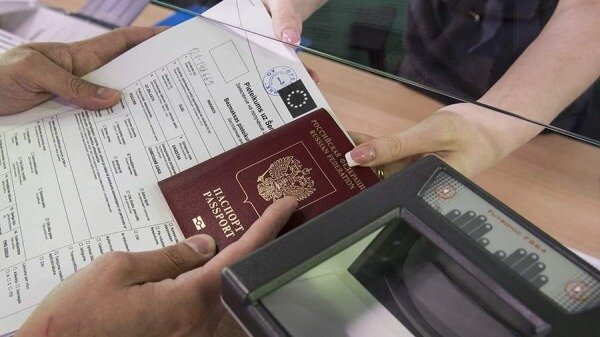 Боррель заявил об отсутствии в ЕС единой позиции по визам для россиян0