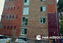 Напротив обрушившегося в Омске дома стоит аналогичная пятиэтажка