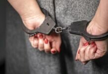 Жительница Югры четыре месяца держала сына на цепи