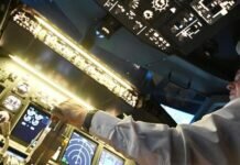 Летчик Попов поддержал идею замены второго пилота в самолетах на виртуального