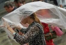 Москвичам пообещали очень жаркие выходные с дождями и грозами