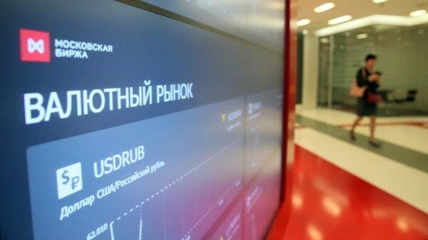 Рубль после обновления минимумов в начале июля перешел к укреплению0
