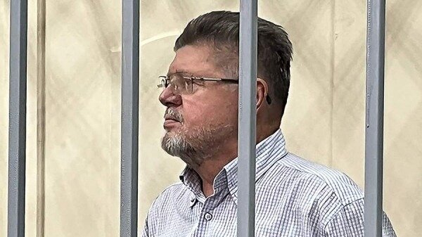 Следствие разрешило прогулки арестованному наркологу Брюну0