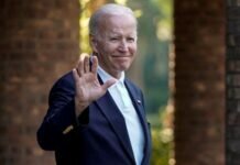 В США указали на превышение Байденом количества отпускных дней над рабочими