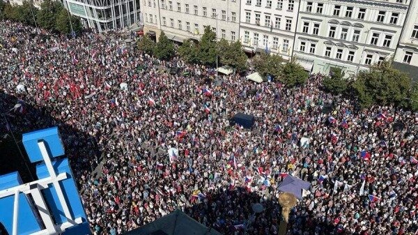 Антиправительственный митинг в Праге собрал более 20 тыс. человек0