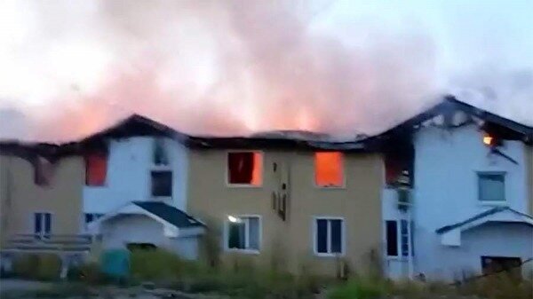 Минимум 12 семей остались без дома в результате пожара на Сахалине0