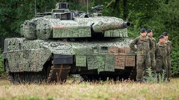 Немецкий депутат призвал отказаться от поставок Украине танков Leopard 20