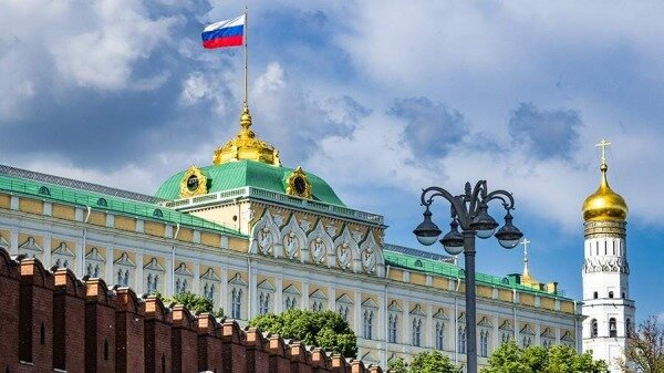 Песков заявил, что Россия в понимании Запада никогда не была с ним вместе0