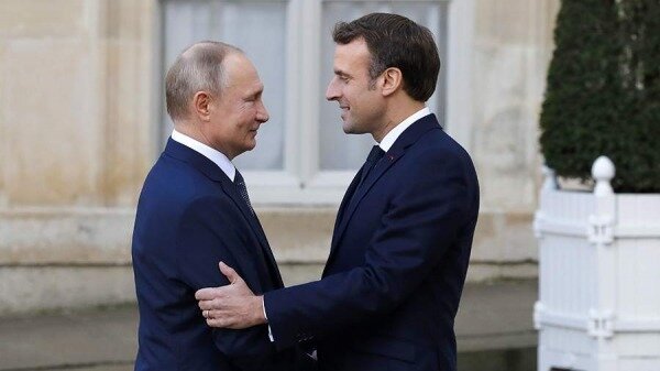 Путин и Макрон провели телефонные переговоры0