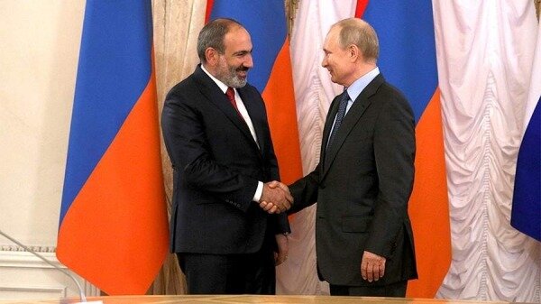 Путин проведет встречу с Пашиняном в рамках ВЭФ-20220