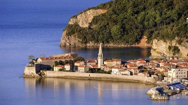 Россия направила ноту в МИД Черногории после предложения ввести визы0