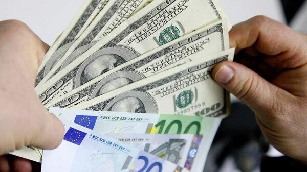 Россияне судятся с банками из-за невыдачи валюты со счетов0