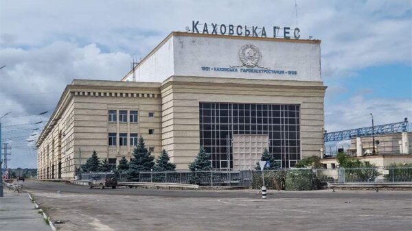 Украинские боевики открыли огонь по Каховской ГЭС0