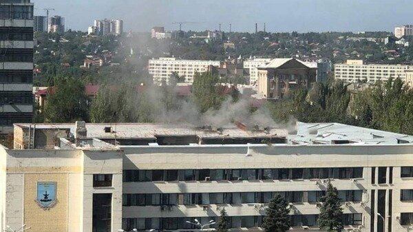 В центре Донецка ракеты ВСУ попали в административные здания0