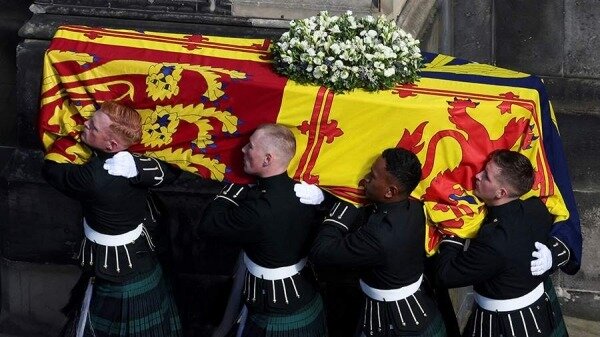 В посольстве РФ опровергли планы посещать похороны Елизаветы II0