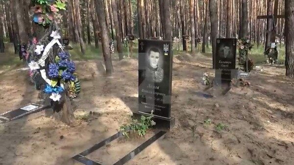 Военкор «Известий» разоблачил фейк Киева о захоронениях в Изюме0