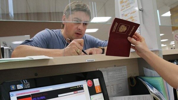 Захарова назвала решение ЕС по визам подтверждением враждебности к РФ0