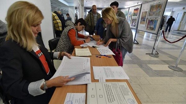 Захарова указала на соответствие международному праву проводимых референдумов0