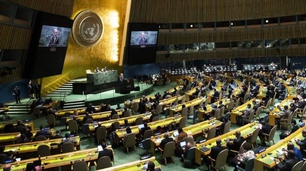 Захарова заявила об отсутствии виз для участия в ГА ООН у части делегации РФ0