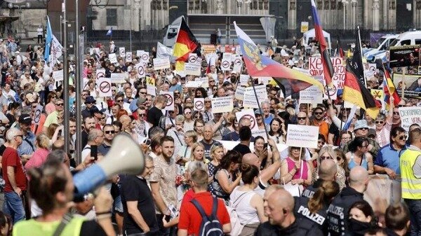 Жители немецкого Кельна вышли на митинг в поддержку России0