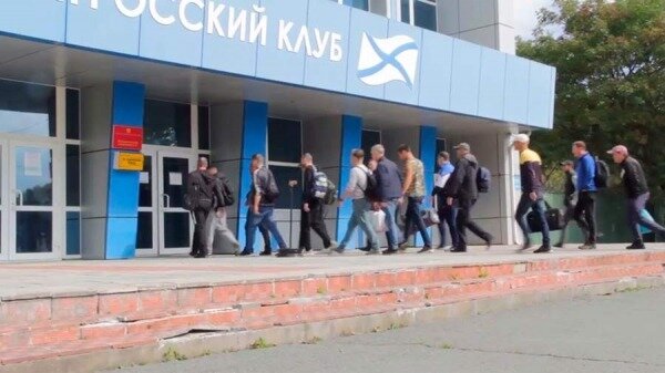 Жители Приморского края прибыли в пункт приема личного состава0