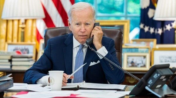 Байден и Зеленский провели телефонные переговоры0
