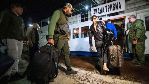 Из порта Крыма отправился первый пассажирский катер0