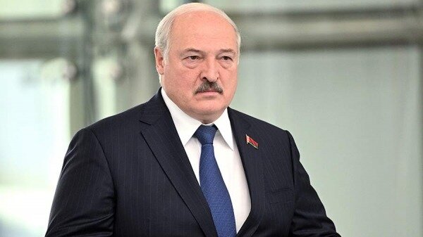 Лукашенко пообещал не пропустить США под Москву0