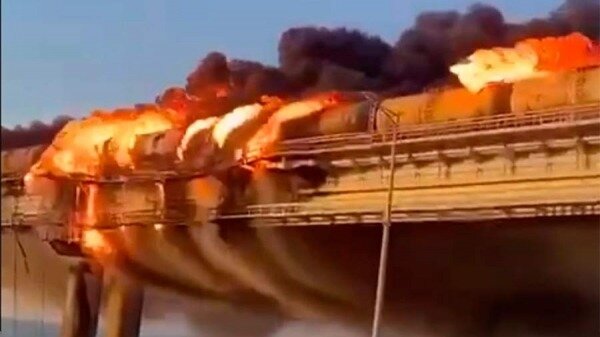 На ж/д путях Крымского моста произошло возгорание топливного состава0