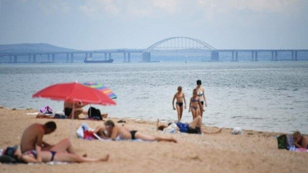 Отдыхающим в Крыму туристам продлят проживание за счет средств республики0