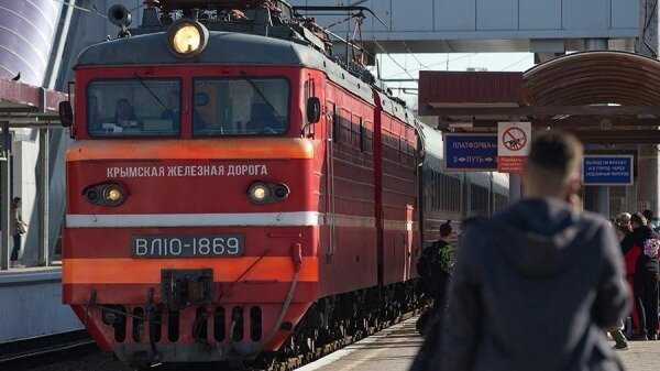 Пассажирские поезда из Москвы и Петербурга задерживаются в Крыму из-за ЧП на мосту0
