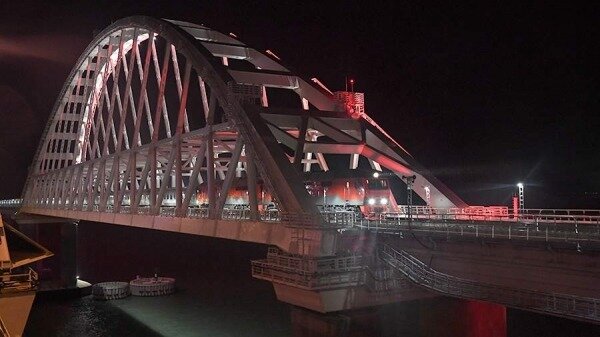 Получено разрешение на движение поездов по Крымскому мосту0