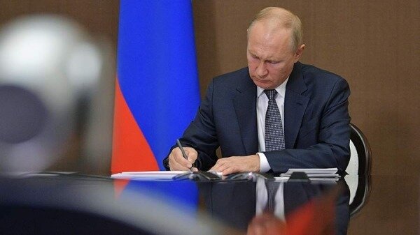 Путин присвоил почетное наименование «гвардейский» 400-му артиллерийскому полку0
